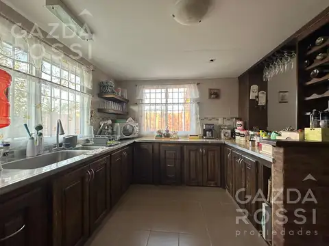 Hermosa casa con piscina en Carlos Spegazzini