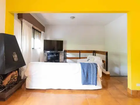 VENTA CASA 5 AMBIENTES +COCHERA 3 AUTOS V.MARTELLI