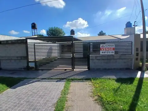 Venta | Casa | 2 Dormitorios | Cochera | Pileta | Quincho | Capitán Bermúdez | Apta crédito