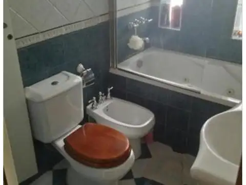 Casa 5 ambientes con 1 baño