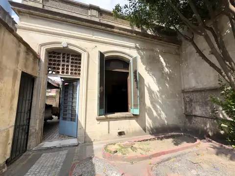 Joaquin V Gonzalez 700