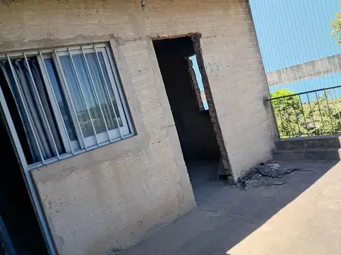 Casa 6 ambientes con 1 baño