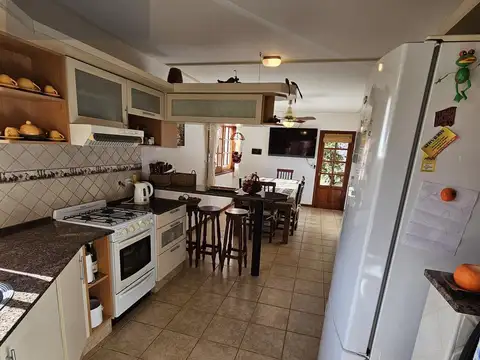 Casa en Venta con 3 cocheras