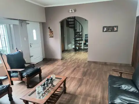 Depto Tipo Casa en Venta en Jose Leon Suarez, USD 115.000