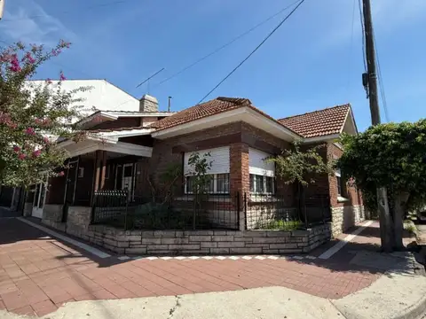 VENTA chalet Chauvin Mar del Plata 4 ambientes c/ garaje.