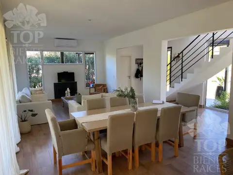 Casa en Alquiler con 1 cochera