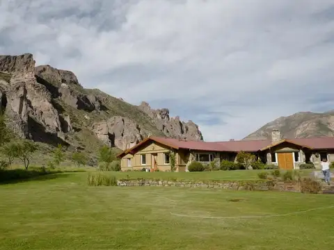 Estancia sobre Rio Pichileufu