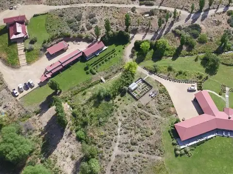 Estancia sobre Rio Pichileufu