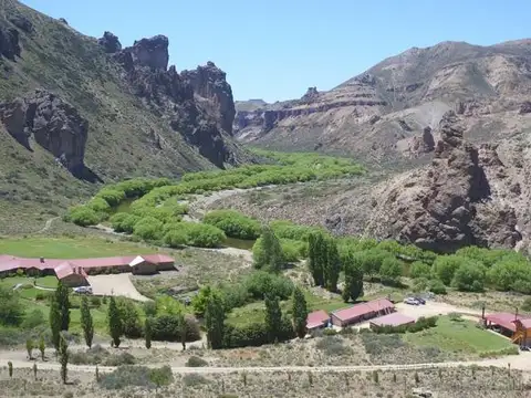 Estancia sobre Rio Pichileufu