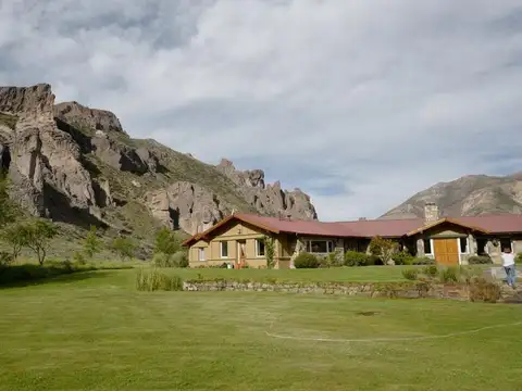 Estancia sobre Rio Pichileufu