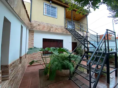 CASA + 2 DEPARTAMENTOS – B° PARQUE LICEO SECC II