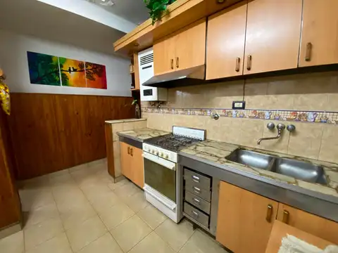 Casa 4 ambientes con 2 baños