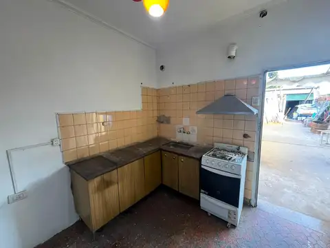 Casa 4 ambientes con 1 baño