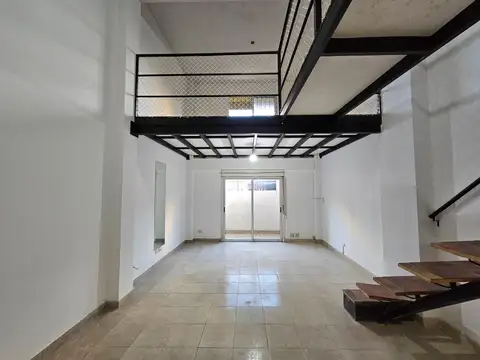 MONOAMBIENTE Y 1/2 EN PB, CENTRO DE VILLA BALLESTER , CON PE
