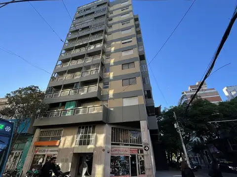Departamento 2 dormitorios en venta al frente con balcón. Cocina independiente. reciclado