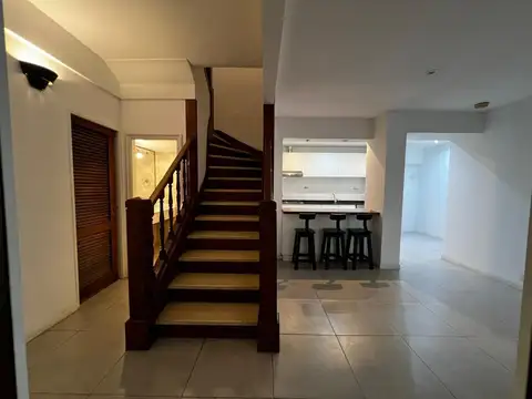 Casa 5 ambientes con 4 baños