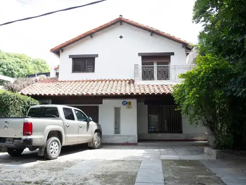 Casa de 5 ambientes en alquiler en Acassuso