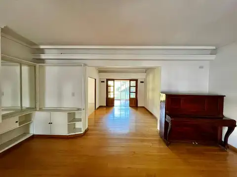 Casa de 5 ambientes en alquiler en Acassuso