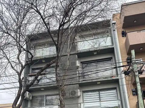 DEPARTAMENTO 3 AMBIENTES CON TERRAZA Y COCHERA