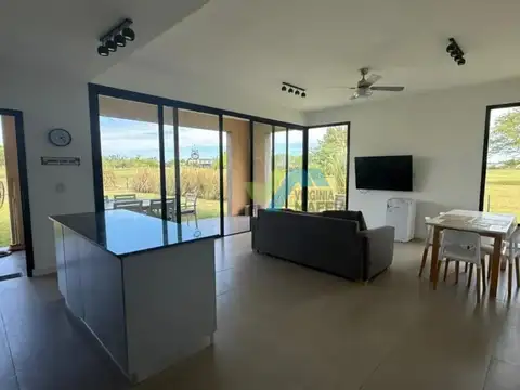 Venta En Medal C.C  Depto. Amplio PB,  tipo Casa, Con Jardín, Condominio Al Golf De 4 Amb.