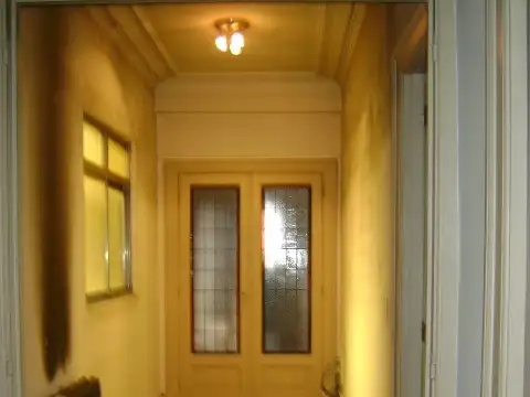 Departamento de 5 ambientes / dependencia con el encanto de lo antiguo, muy luminoso apto profesional