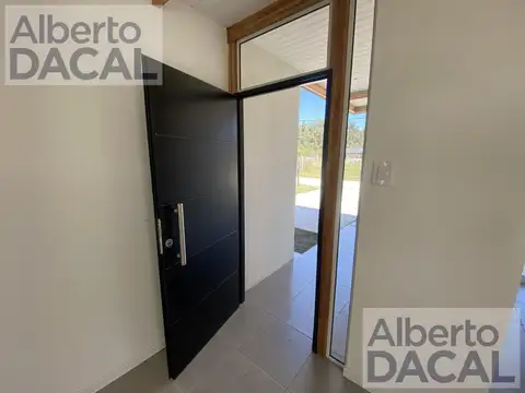 Casa 3 ambientes con 2 baños