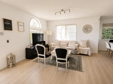 Casa 6 ambientes con 4 baños