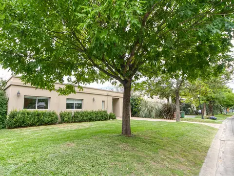 Venta CASA 6 amb - BC Haras Santa Maria - Los Eucaliptos - FINANCIA DUEÑO - PERMUTA - LOTE INTERNO