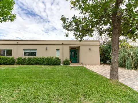 Venta CASA 6 amb - BC Haras Santa Maria - Los Eucaliptos - FINANCIA DUEÑO - PERMUTA - LOTE INTERNO