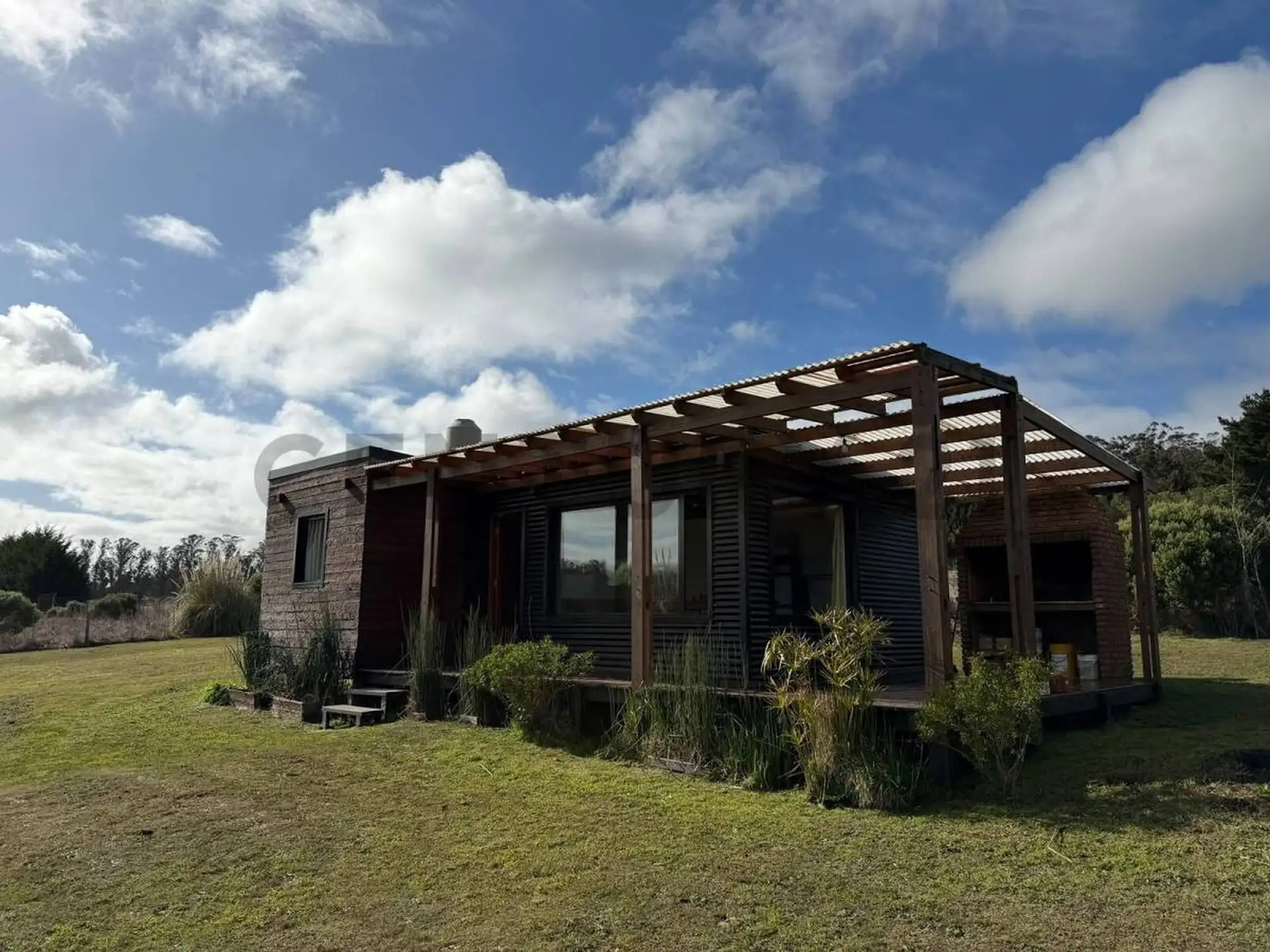 CASA QUINTA 3 AMBIENTES A ESTRENAR CON PILETA – SIERRA DE LOS PADRES