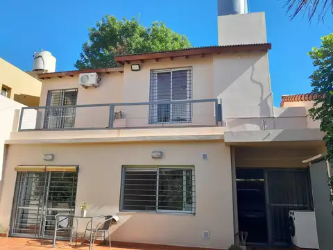 Casa en venta, 3 dormitorios, jardin. cochera