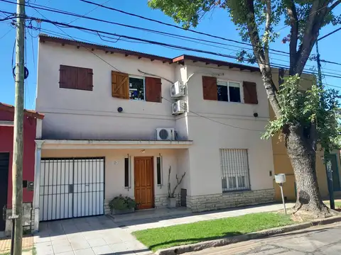 Casa en venta, 3 dormitorios, jardin. cochera