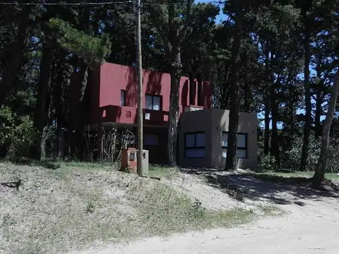 Magallanes 64 , Piso PB