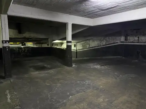 Cochera Cubierta en Edificio - Seguridad 24hs - a Media Cuadra de Pque. Rivadavia
