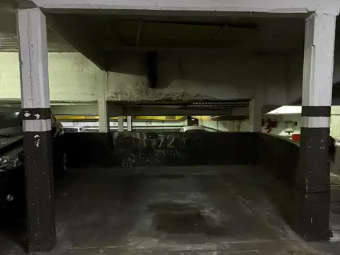 Cochera Cubierta en Edificio - Seguridad 24hs - a Media Cuadra de Pque. Rivadavia