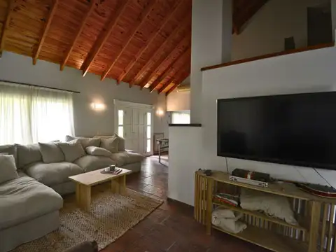 Casa 5 ambientes con 3 baños