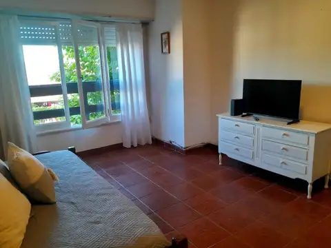 ALQUILADO.Alquiler por 12 meses departamento 2 ambientes en Miramar. Edificio Loberia