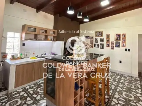 CASA, QUINCHO, PILETA Y BAJADA AL RIO .
