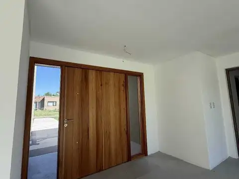 Casa 6 ambientes con 5 baños