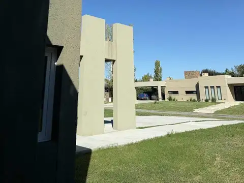 Casa en Venta en Comarcas de Luján, USD 360.000