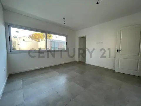 VENTA Triplex  4 ambientes a estrenar en Parque Leloir