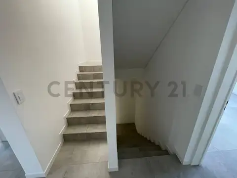 VENTA Triplex  4 ambientes a estrenar en Parque Leloir