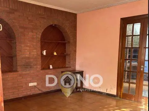 Casa 5 ambientes con 2 baños