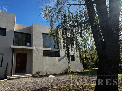 Casa en Alquiler de 3 dormitorios