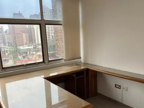 Oficina 5 ambientes con 2 baños
