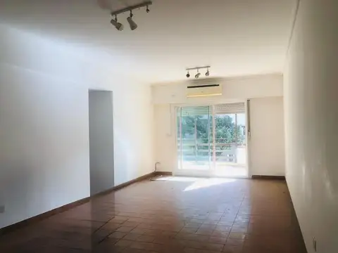 4 ambientes con dep en Villa Luro. Patio, balcón y cochera.