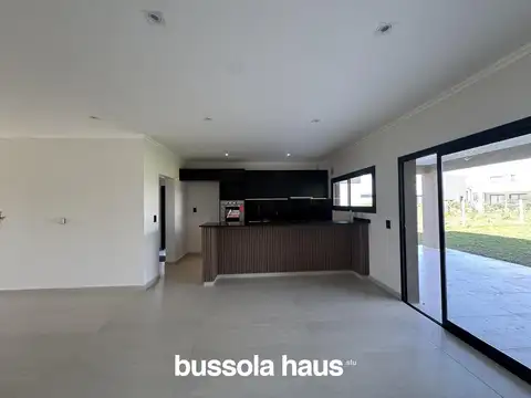Casa en Venta en Pilar, USD 245.000