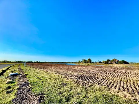 Lote en venta al AGUA en Puerto Nizuc sector KIN