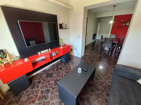 Venta departamento de 4 ambientes en Mataderos.