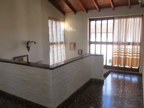 Hermoso y amplio Chalet 4 amb. - Barrio San Rafael